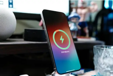 绥江苹果15换屏服务分享用什么充电器给iPhone15充电更好 